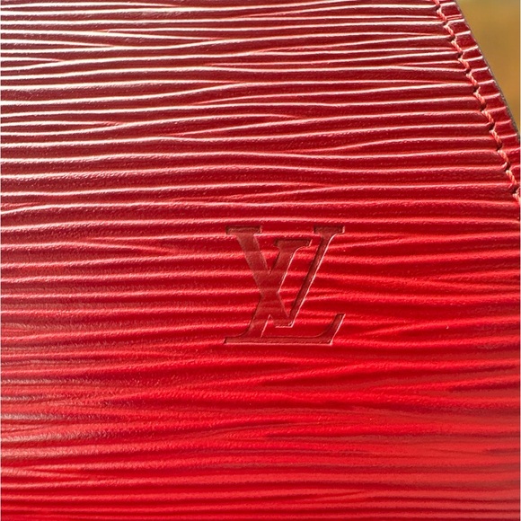 LOUIS VUITTON Epi Pochette Cosmetic PM
Pouch Red M41114 LV Auth SP0998 - Picture 4 of 10